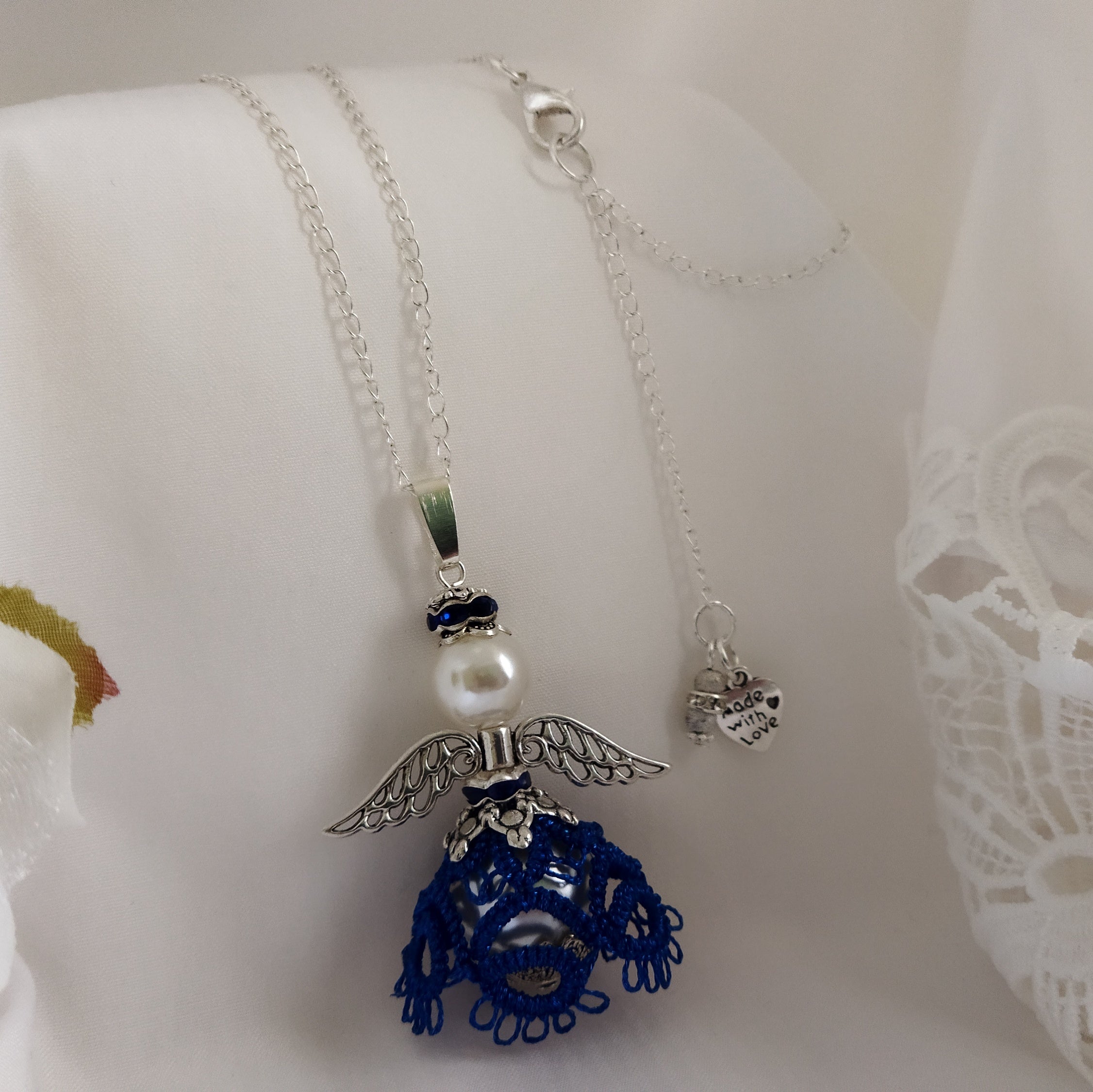 Ciondolo Angelo “Luce del Cuore” – Pizzo blu - Fatto a Mano
