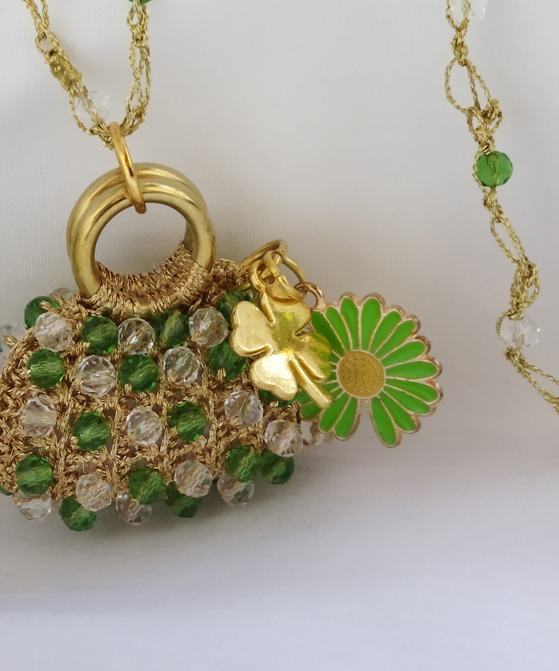 Collana in pizzo uncinetto “Scrigno di Luce” multicolor