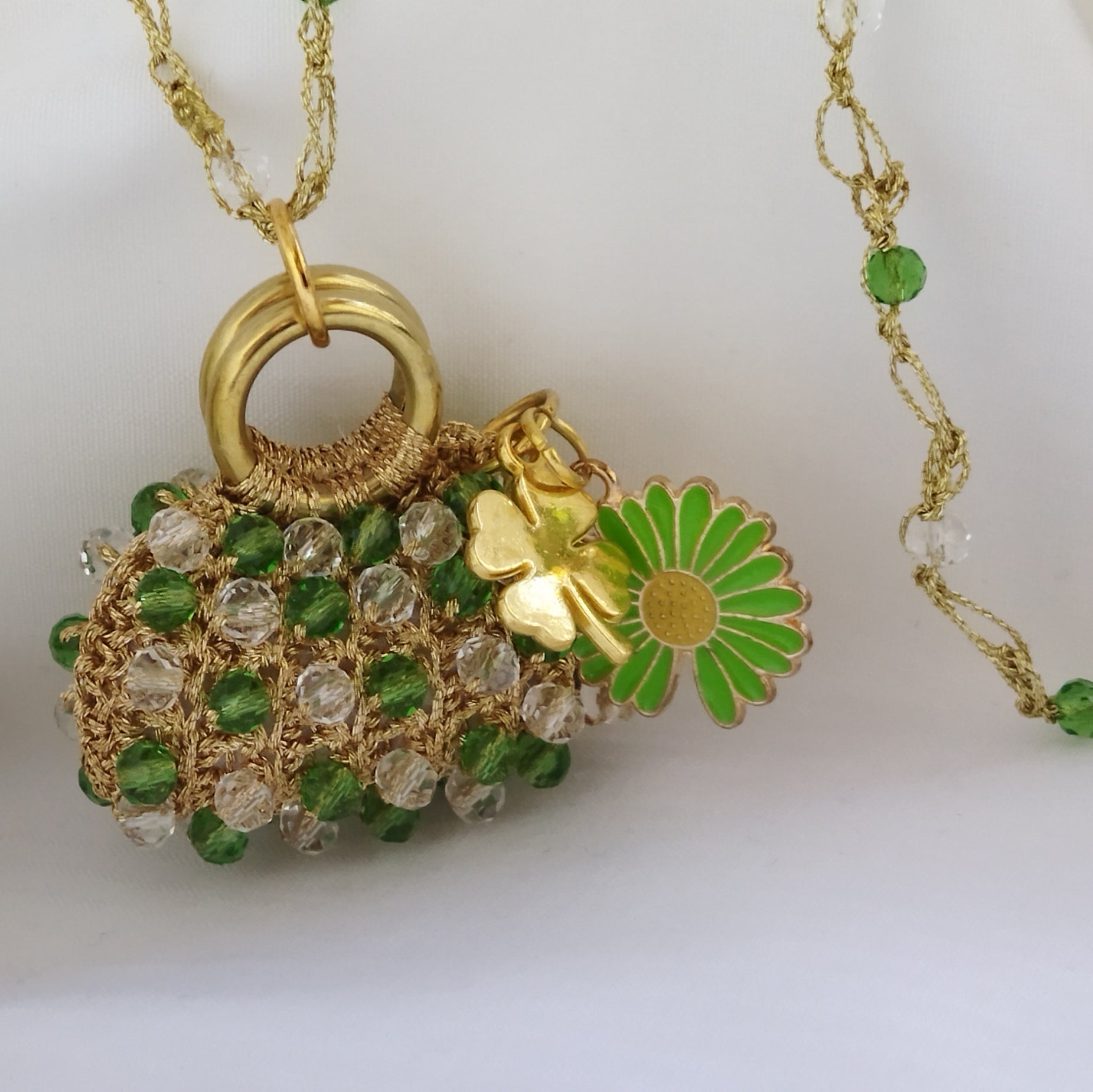 Collana in pizzo uncinetto “Scrigno di Luce” multicolor