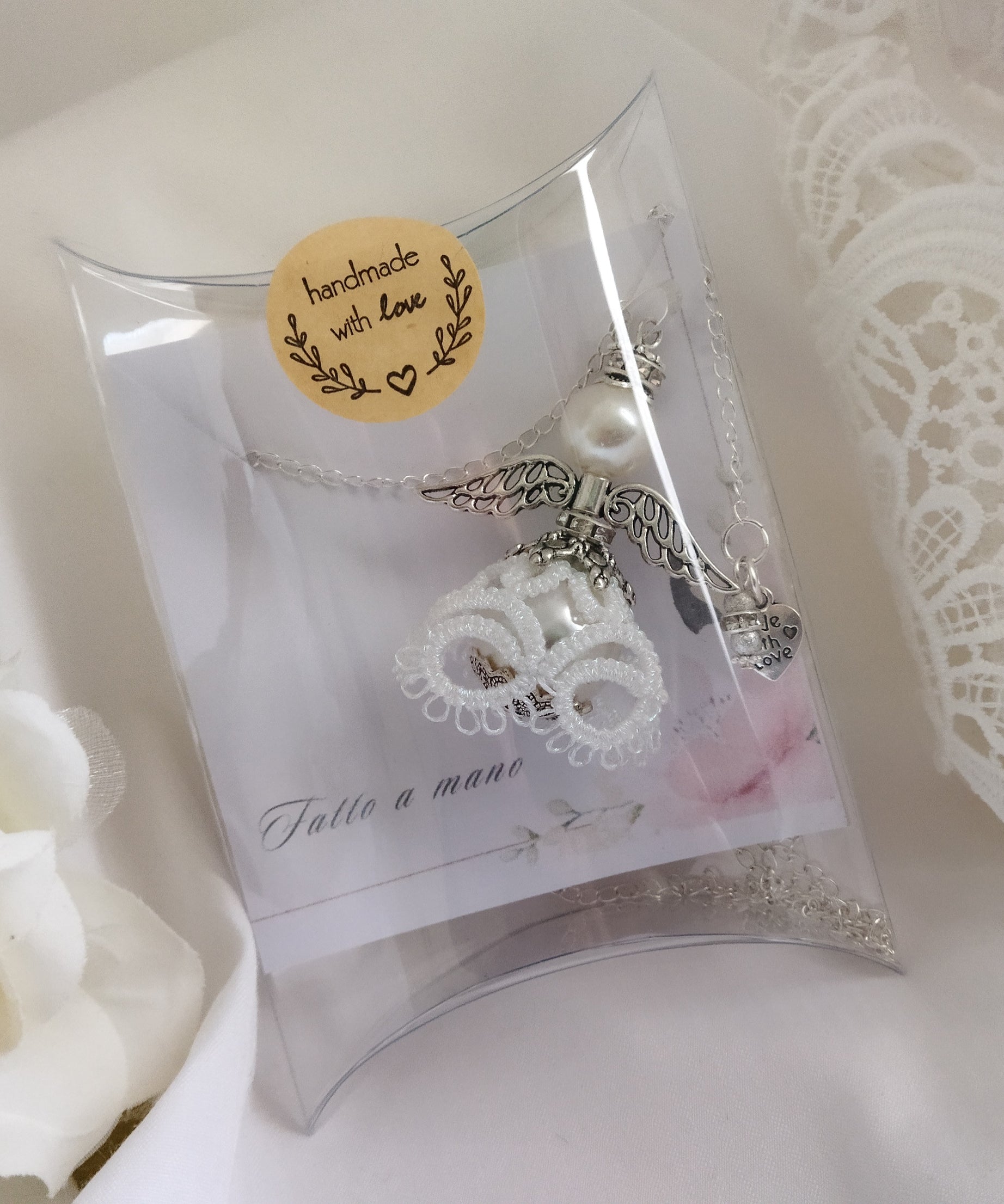 Ciondolo Angelo “Luce del Cuore” –  Pizzo bianco -Fatto a Mano