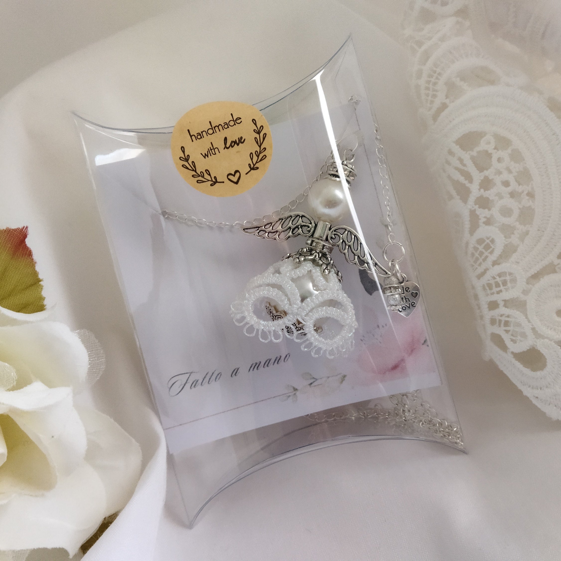 Ciondolo Angelo “Luce del Cuore” –  Pizzo bianco -Fatto a Mano