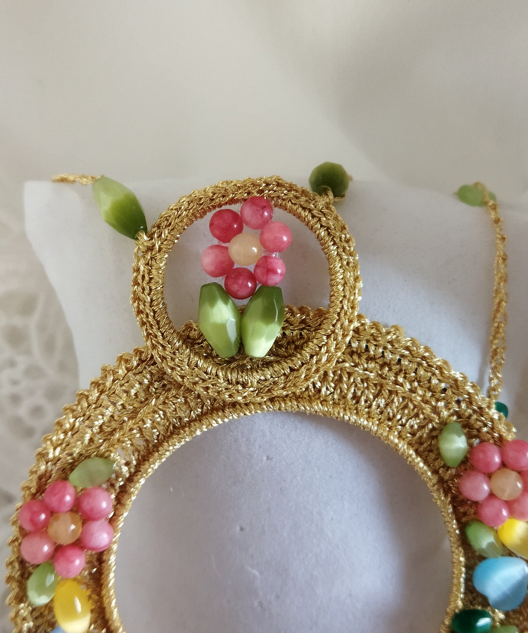 Collana Artigianale con Ciondolo "Fiori di Mandala" e pietre colorate