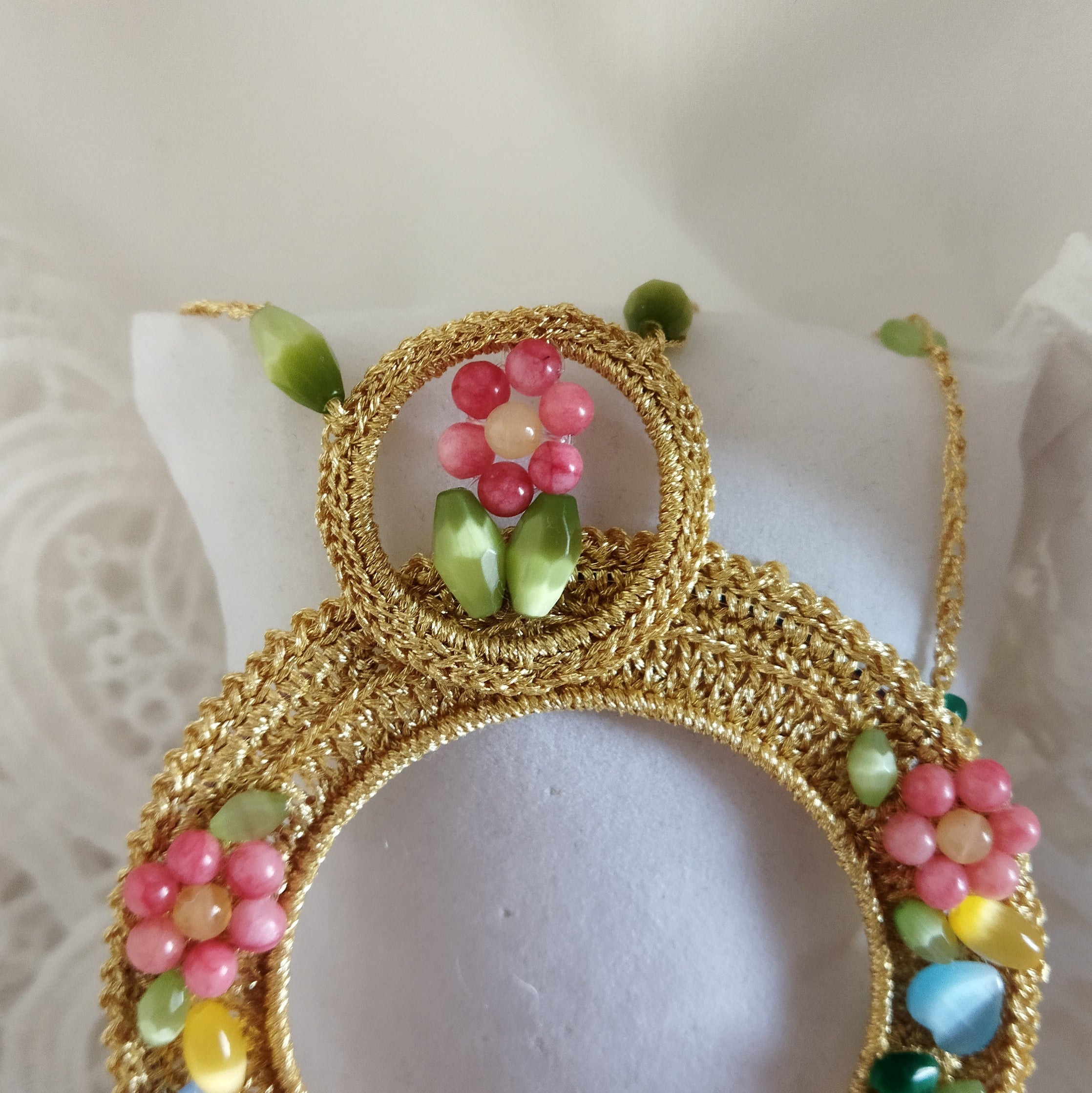 Collana Artigianale con Ciondolo "Fiori di Mandala" e pietre colorate