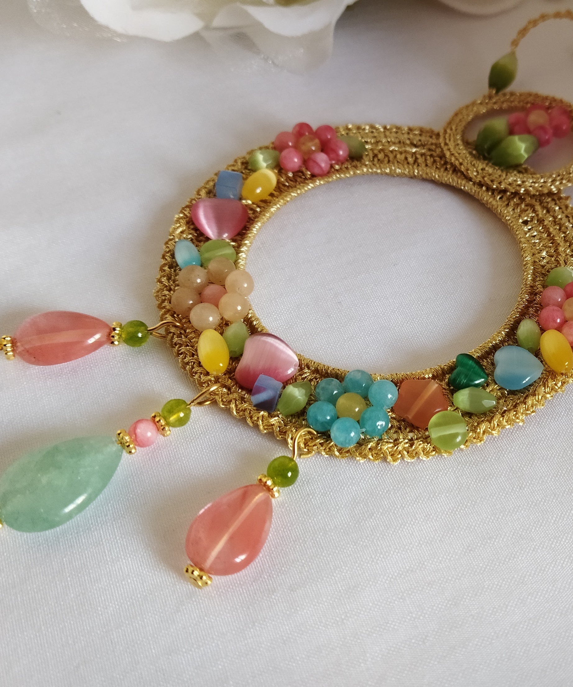 Collana Artigianale con Ciondolo "Fiori di Mandala" e pietre colorate