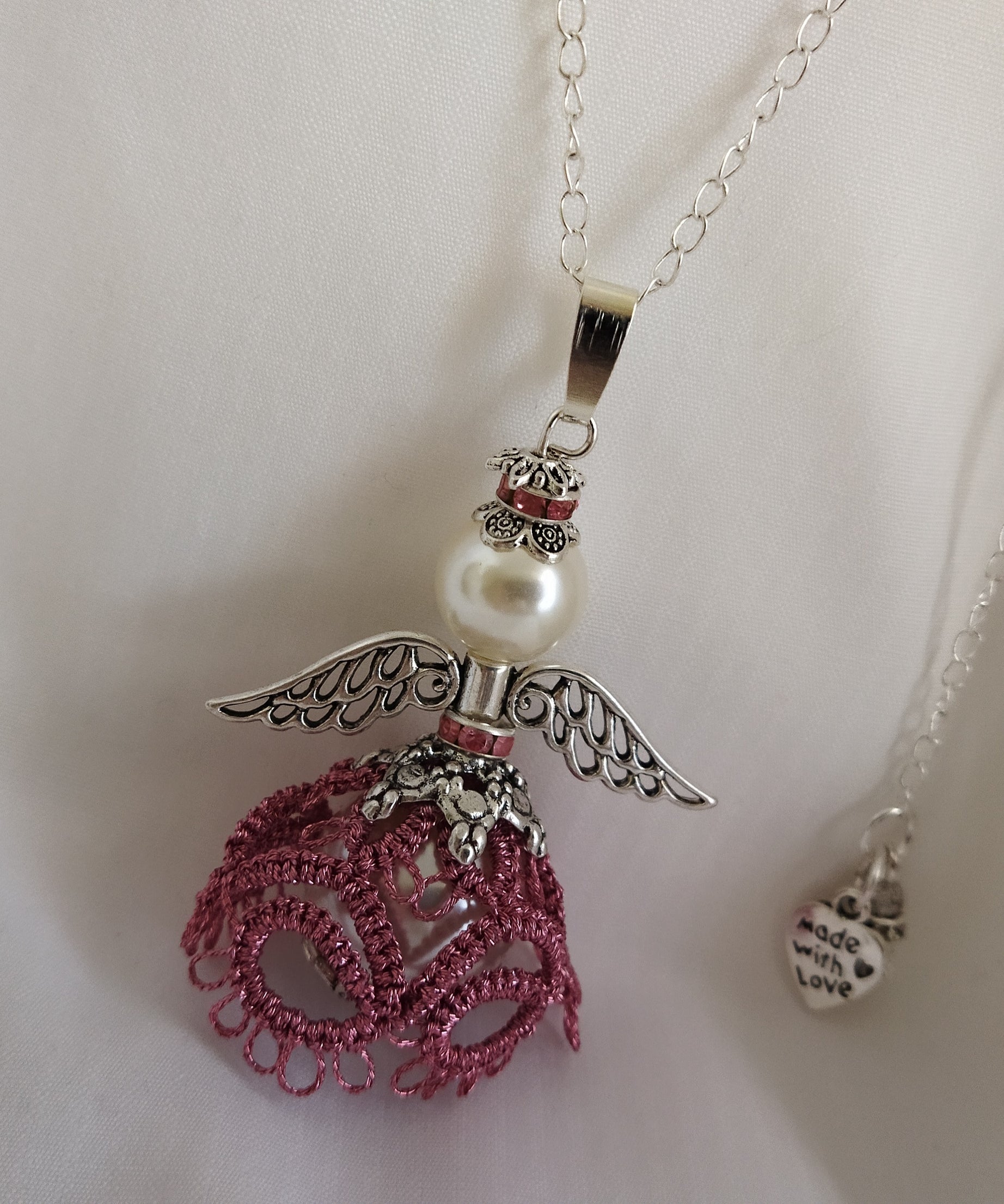 Ciondolo Angelo “Luce del Cuore” –  Pizzo rosato -Fatto a Mano