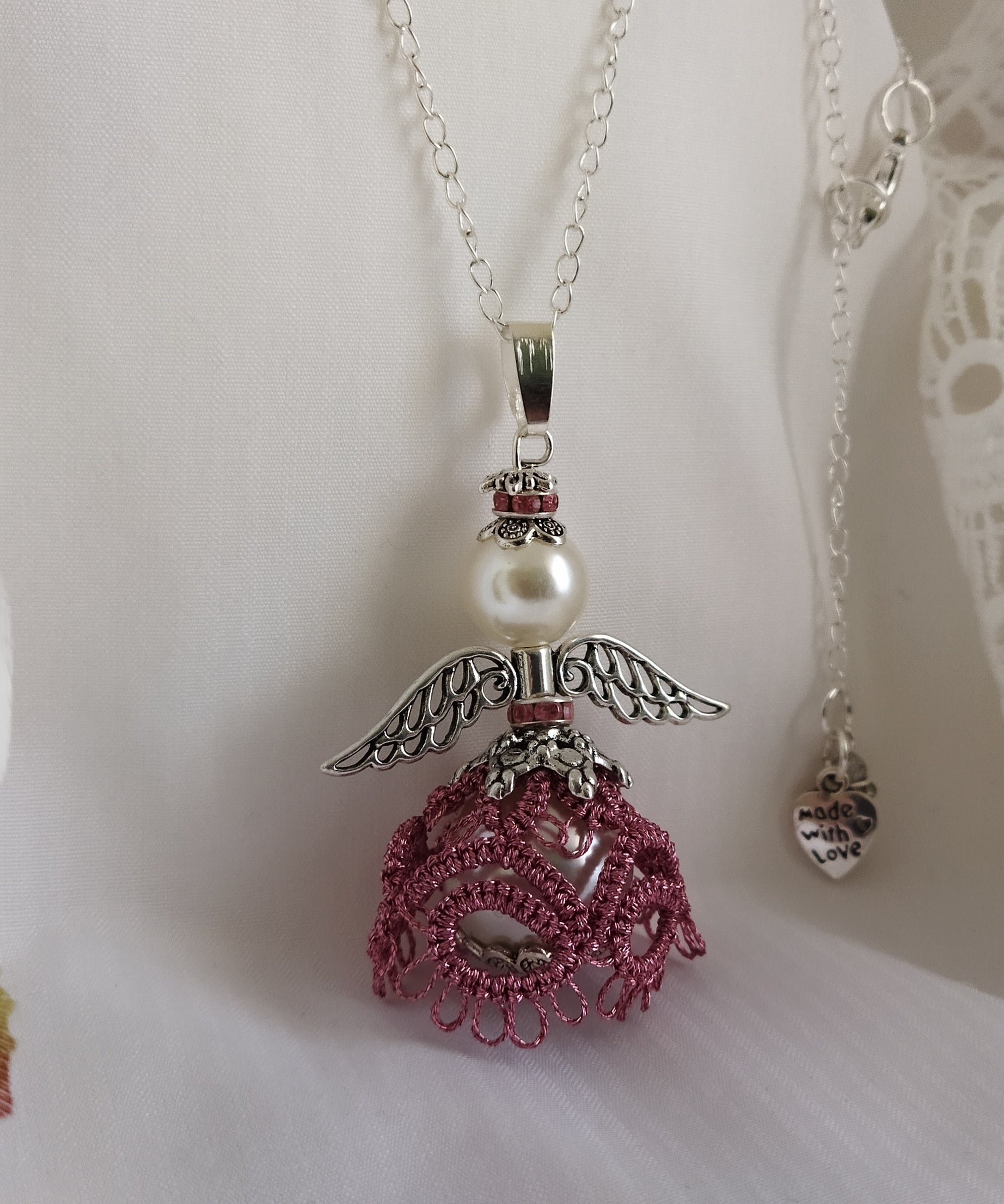 Ciondolo Angelo “Luce del Cuore” –  Pizzo rosato -Fatto a Mano