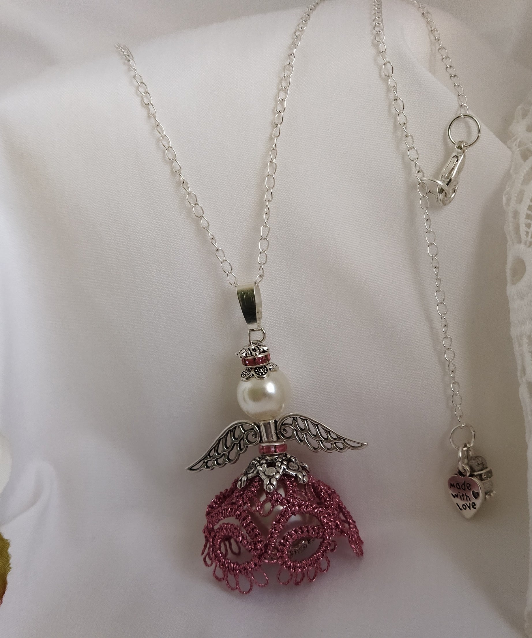 Ciondolo Angelo “Luce del Cuore” –  Pizzo rosato -Fatto a Mano