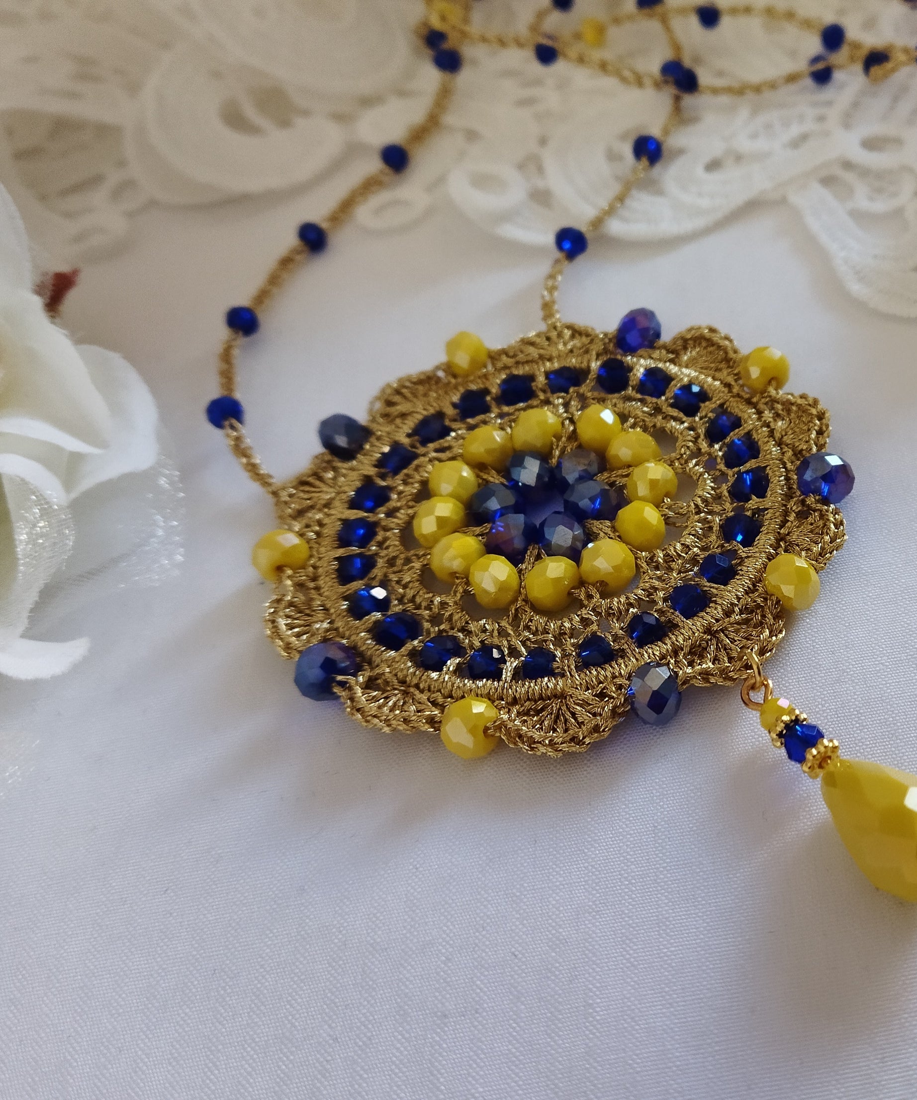 Collana con ciondolo Mandala "Sogno in Blu e Oro"