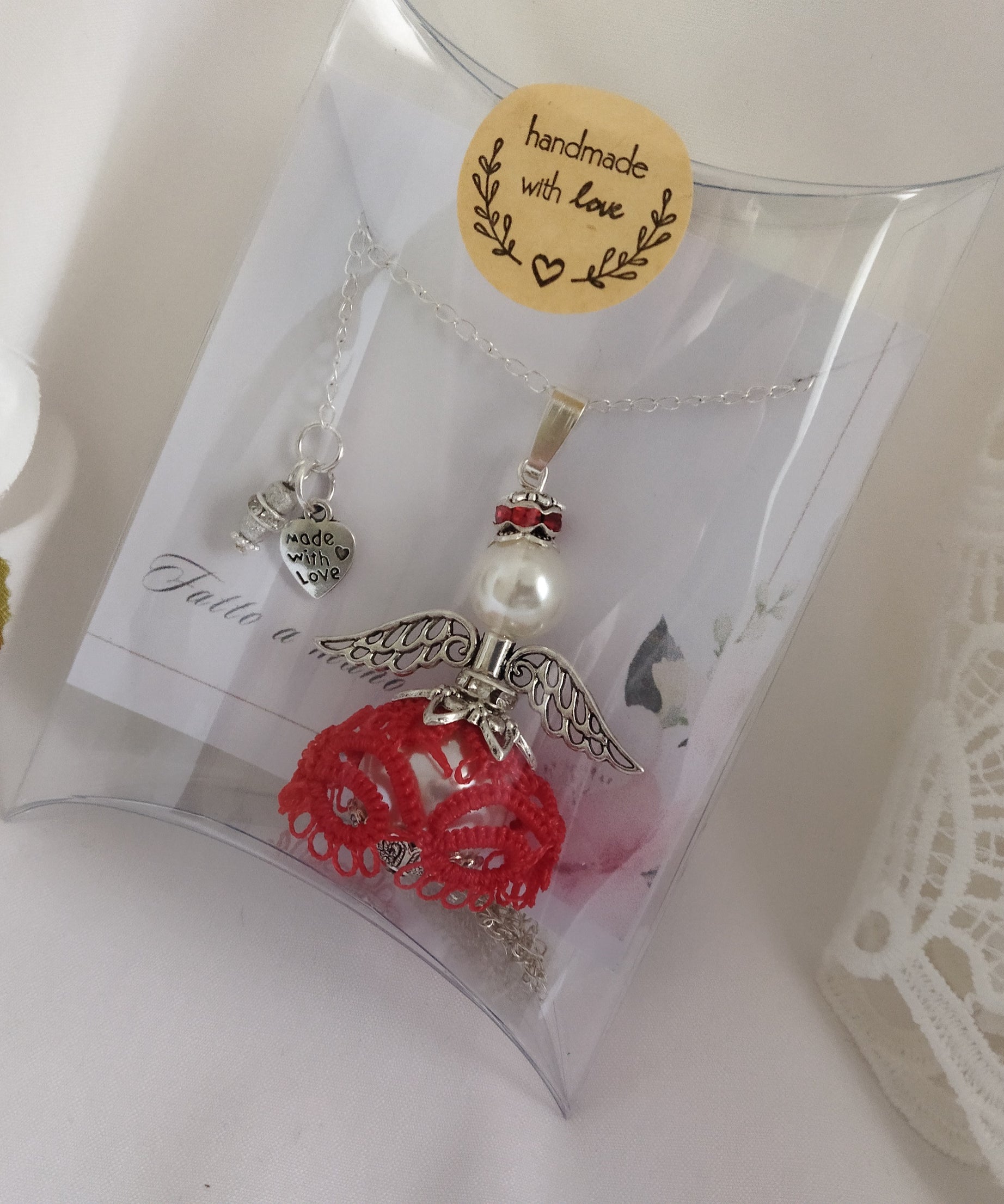 Ciondolo Angelo “Luce del Cuore” –  Pizzo rosso - Fatto a Mano