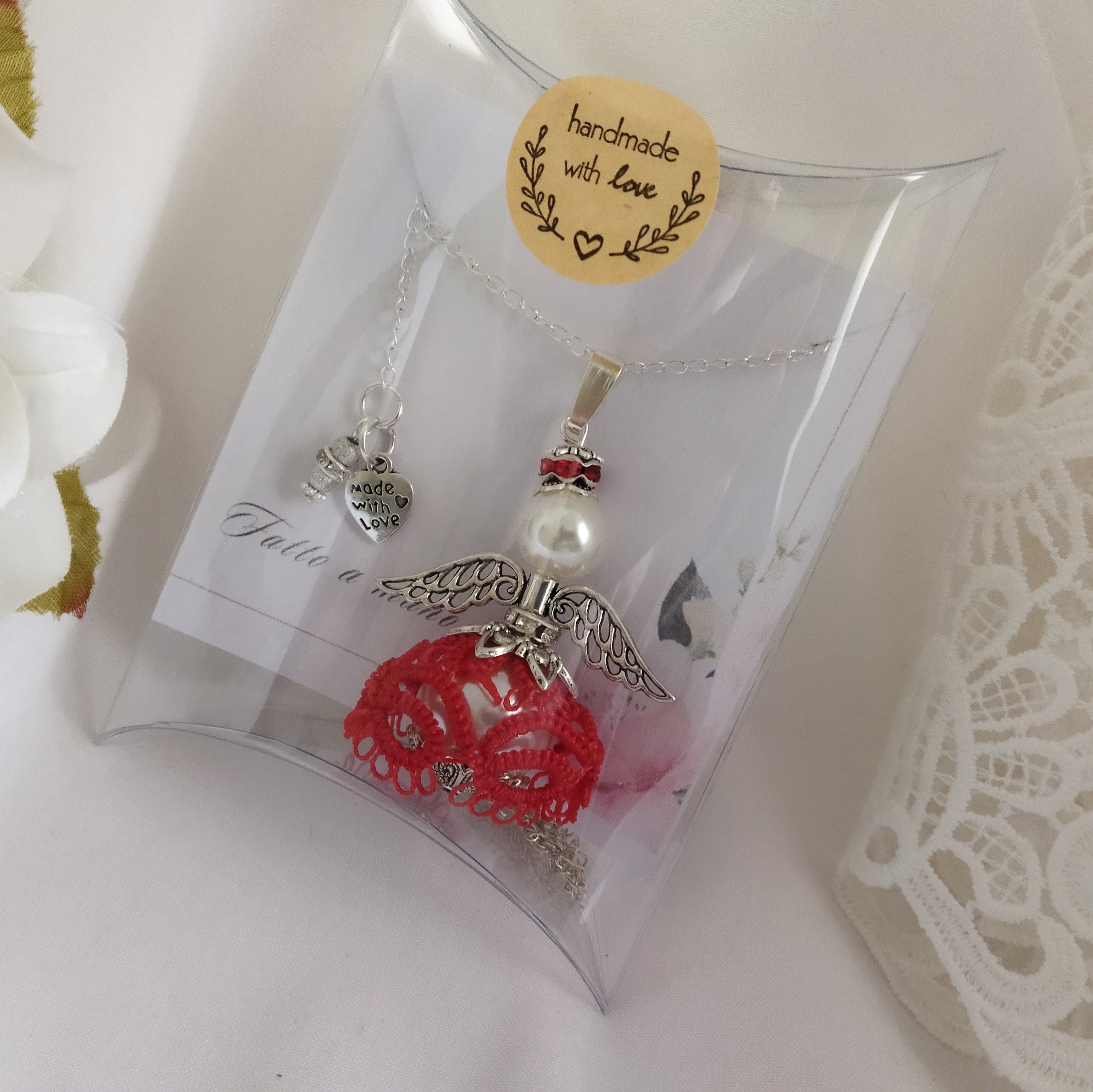 Ciondolo Angelo “Luce del Cuore” –  Pizzo rosso - Fatto a Mano