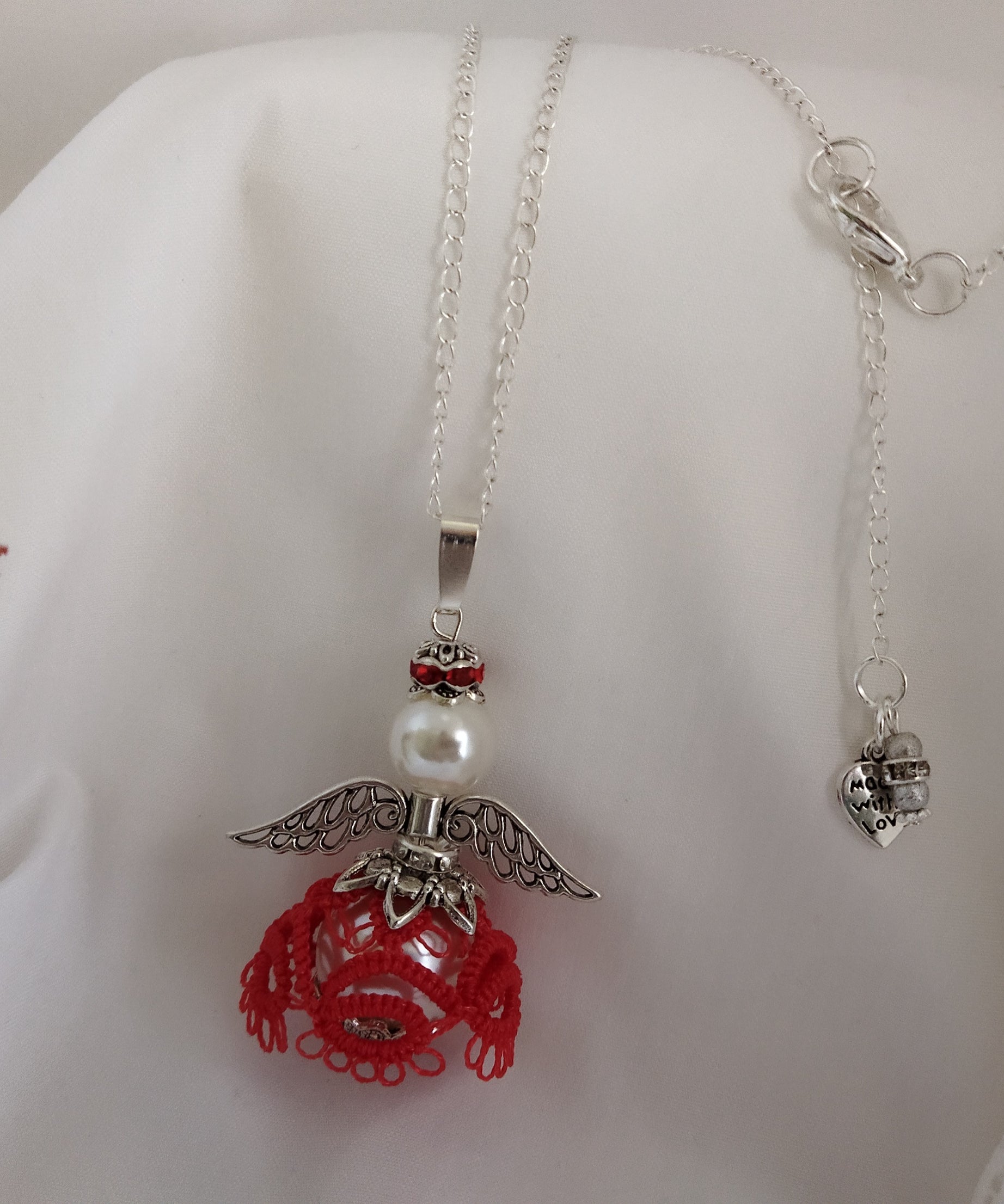 Ciondolo Angelo “Luce del Cuore” –  Pizzo rosso - Fatto a Mano