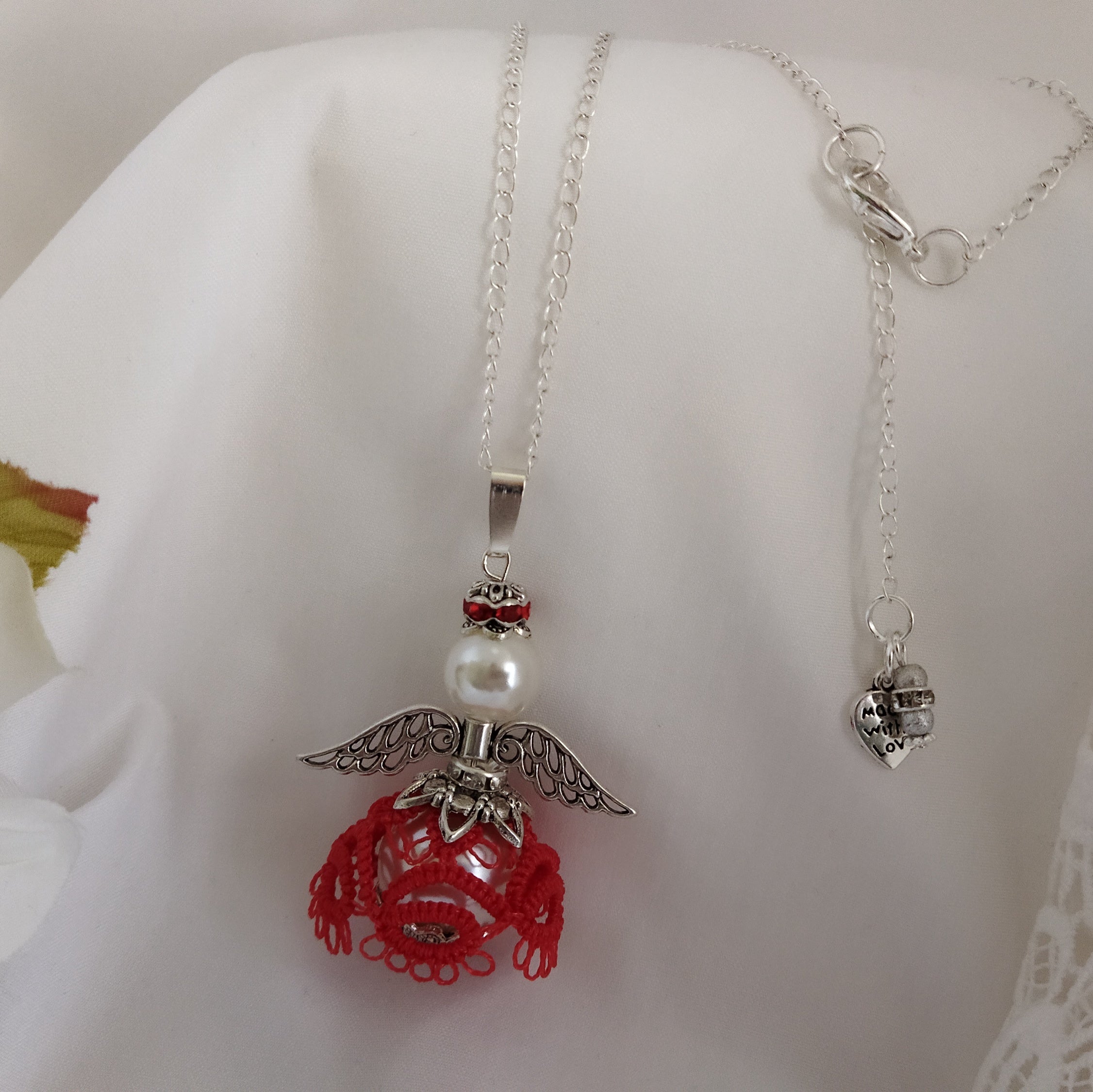 Ciondolo Angelo “Luce del Cuore” –  Pizzo rosso - Fatto a Mano