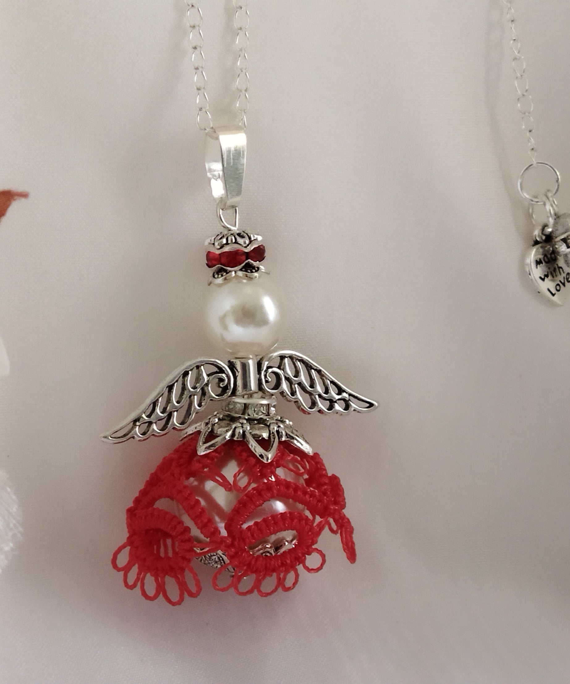 Ciondolo Angelo “Luce del Cuore” –  Pizzo rosso - Fatto a Mano