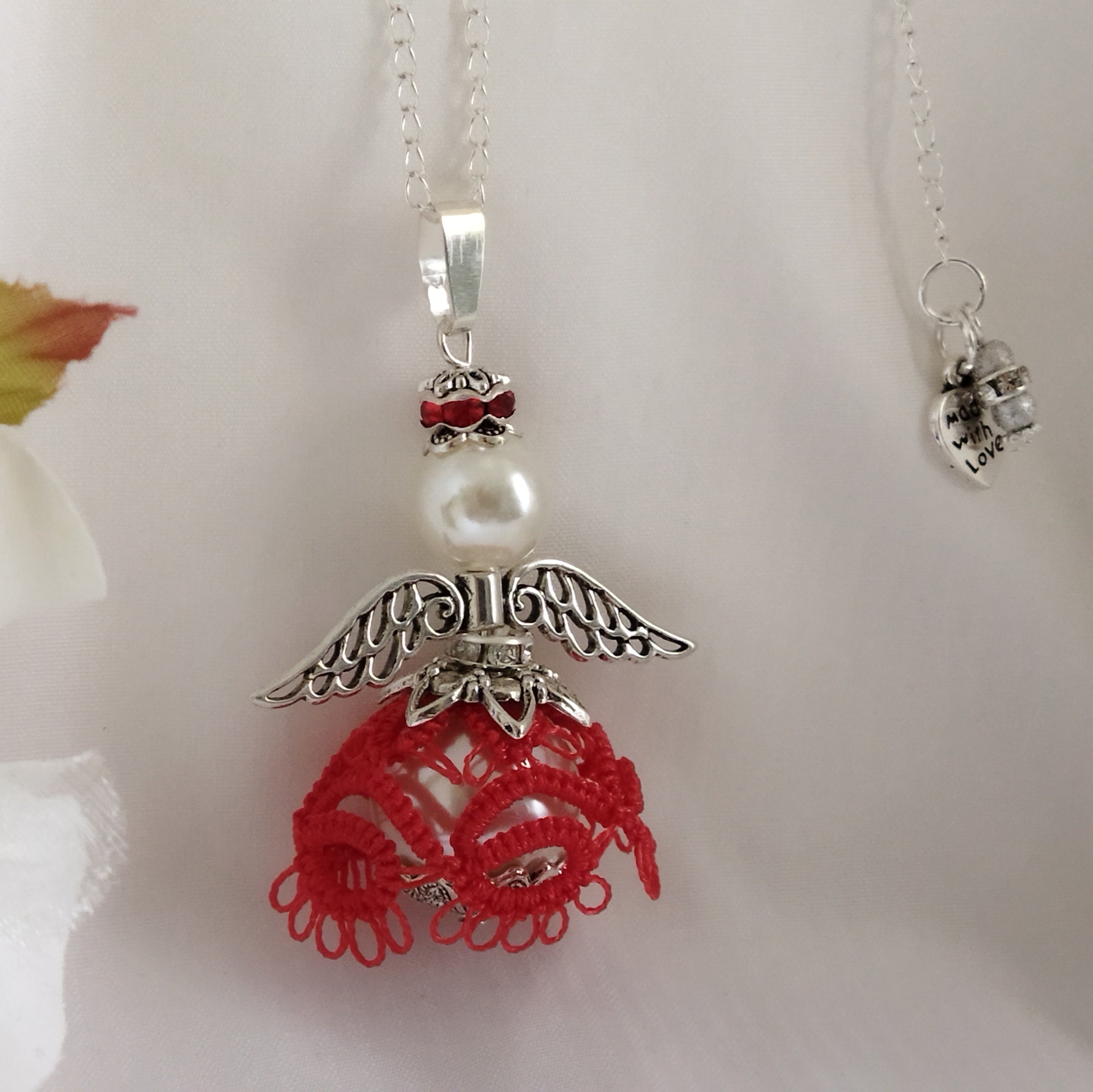 Ciondolo Angelo “Luce del Cuore” –  Pizzo rosso - Fatto a Mano
