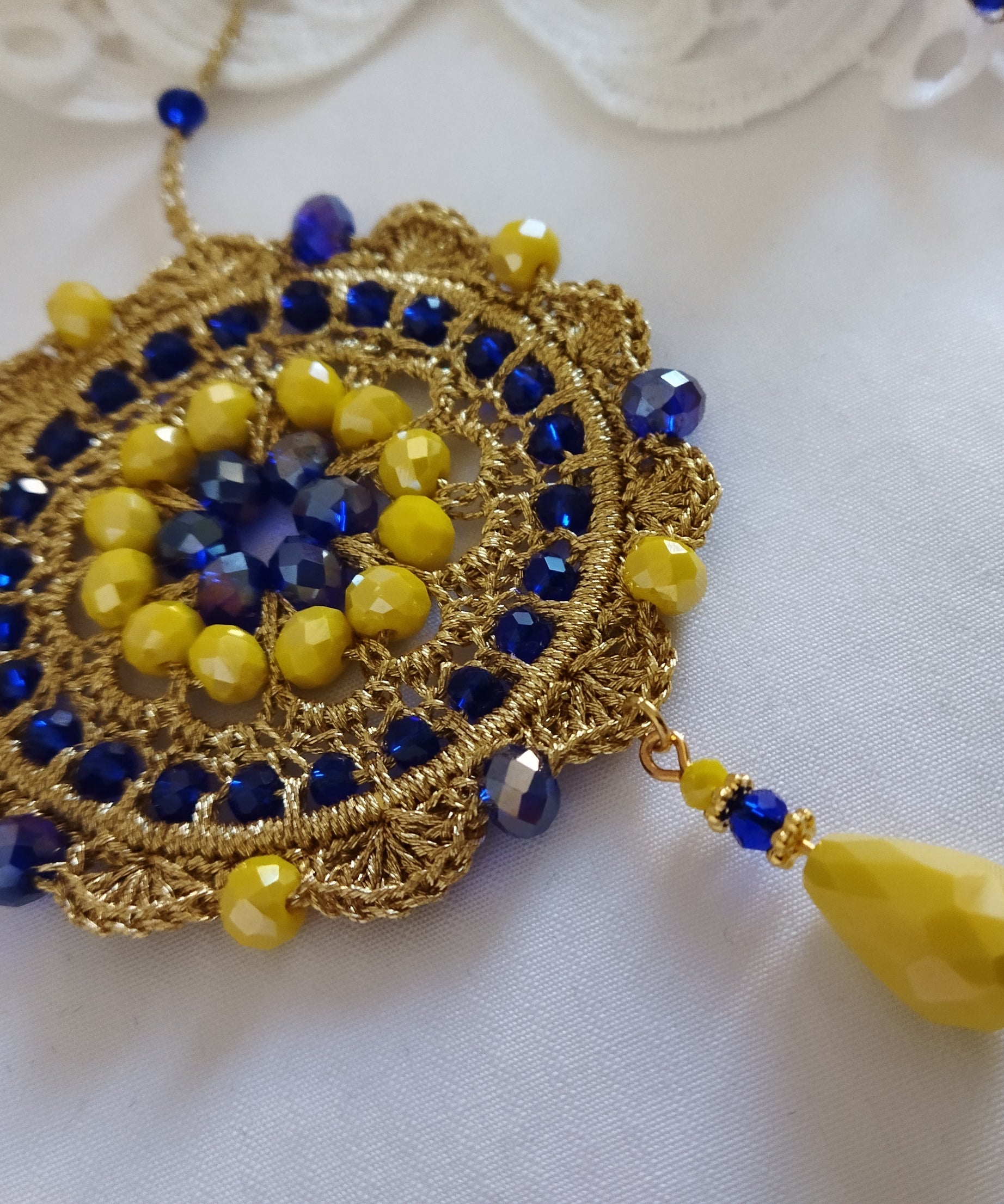 Collana con ciondolo Mandala "Sogno in Blu e Oro"