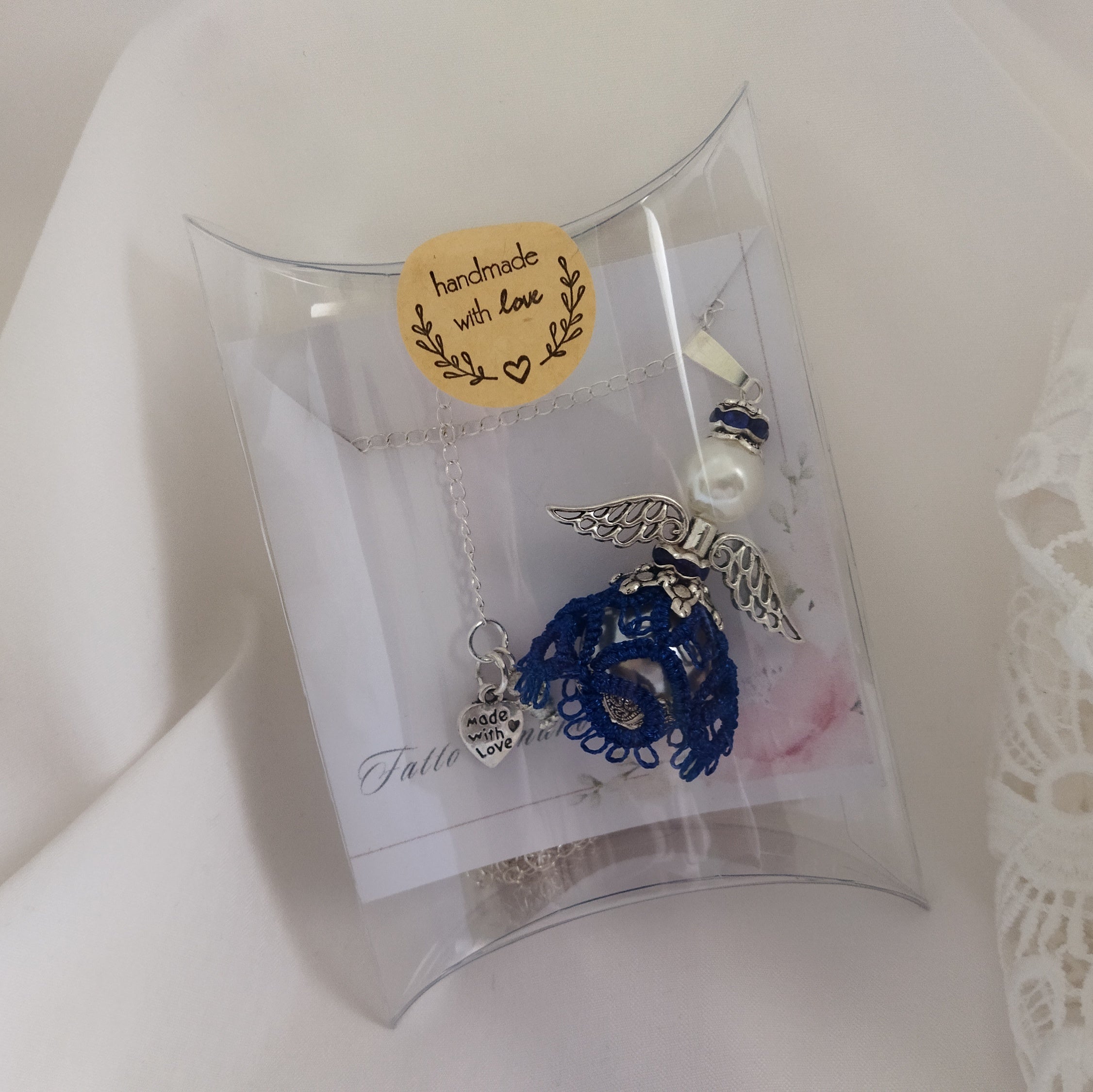Ciondolo Angelo “Luce del Cuore” –  Pizzo blu - Fatto a Mano
