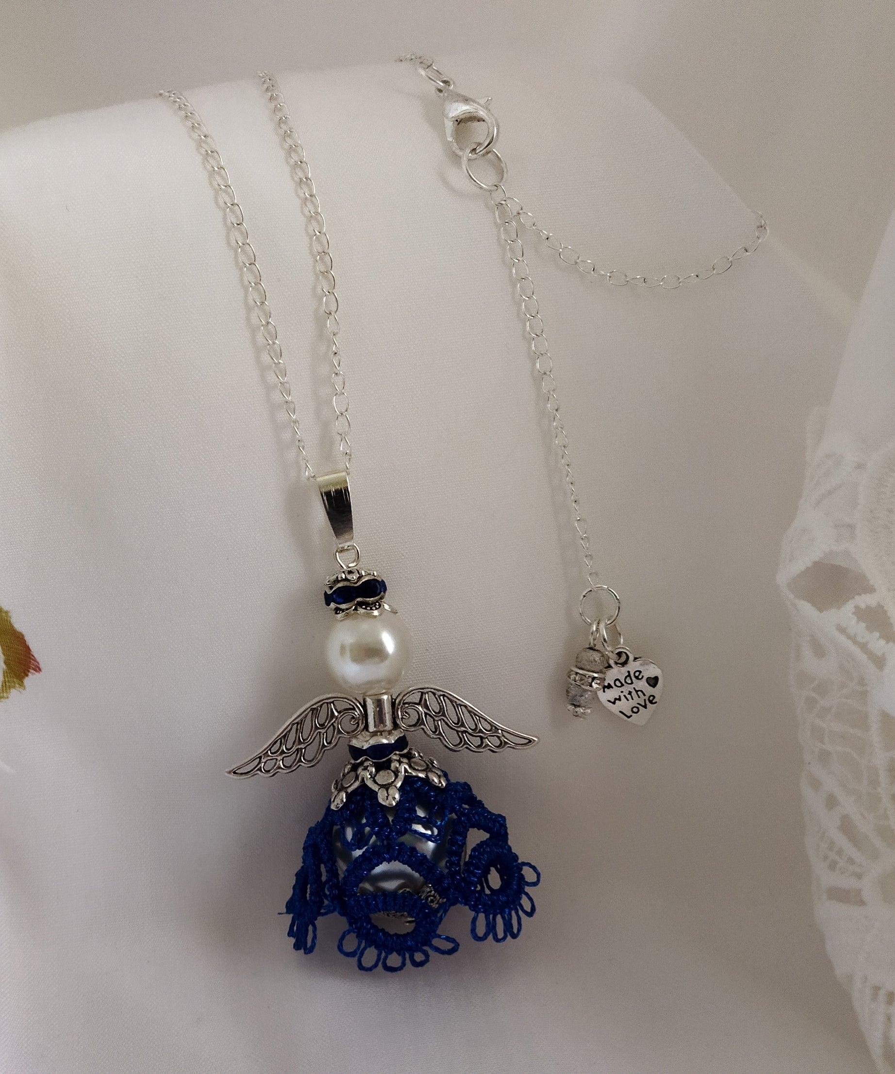 Ciondolo Angelo “Luce del Cuore” –  Pizzo blu - Fatto a Mano