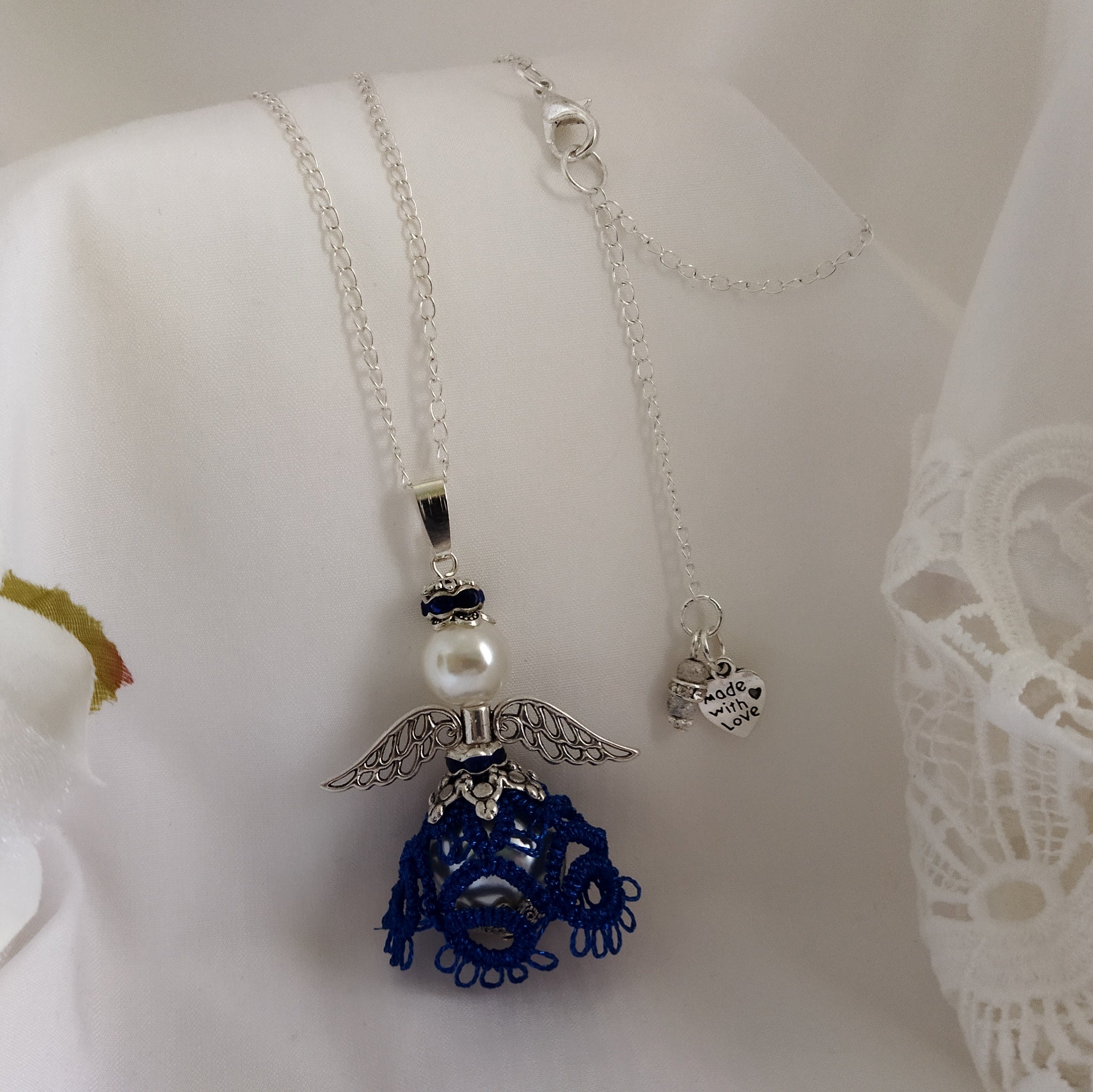 Ciondolo Angelo “Luce del Cuore” –  Pizzo blu - Fatto a Mano