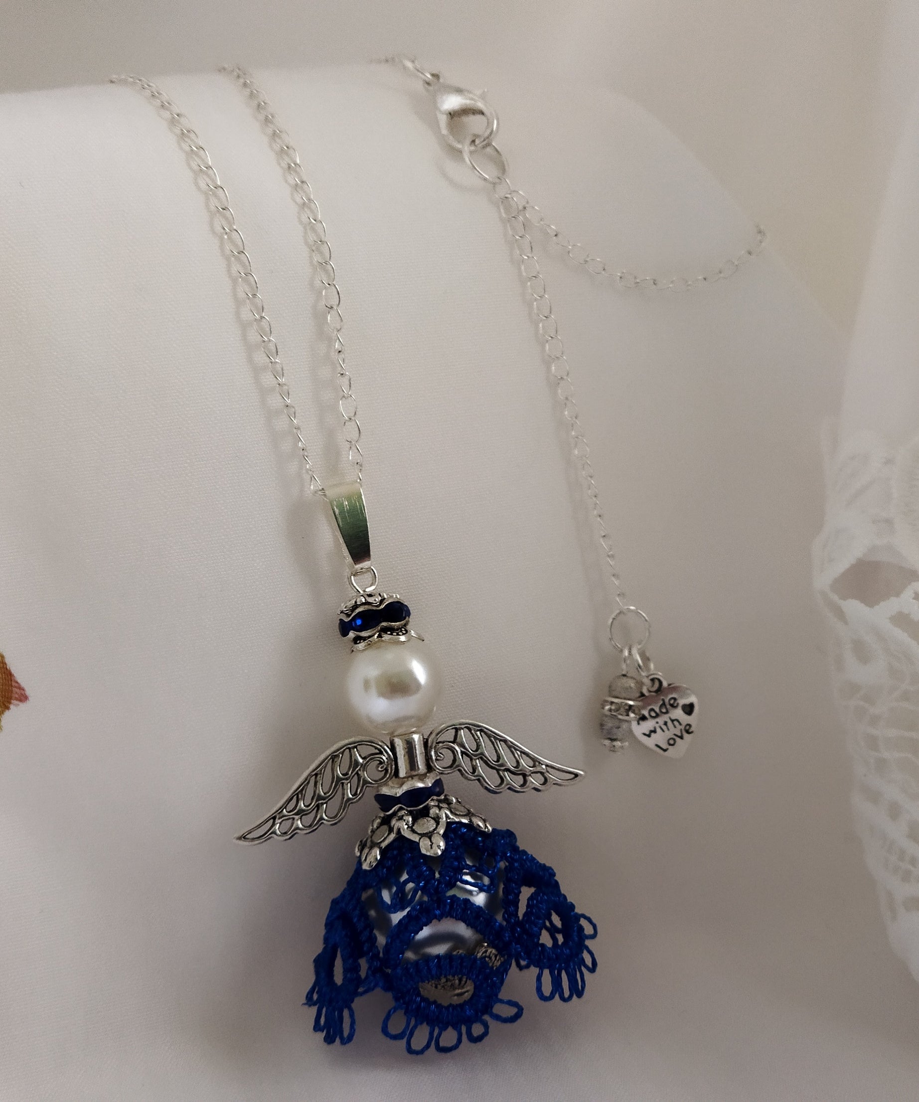 Ciondolo Angelo “Luce del Cuore” –  Pizzo blu - Fatto a Mano